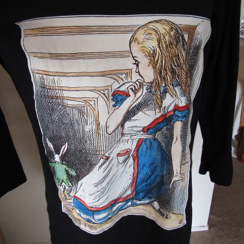 Bella Missy Tee SHirt Alice in Wonderland SZ large - Picture 4 of 11